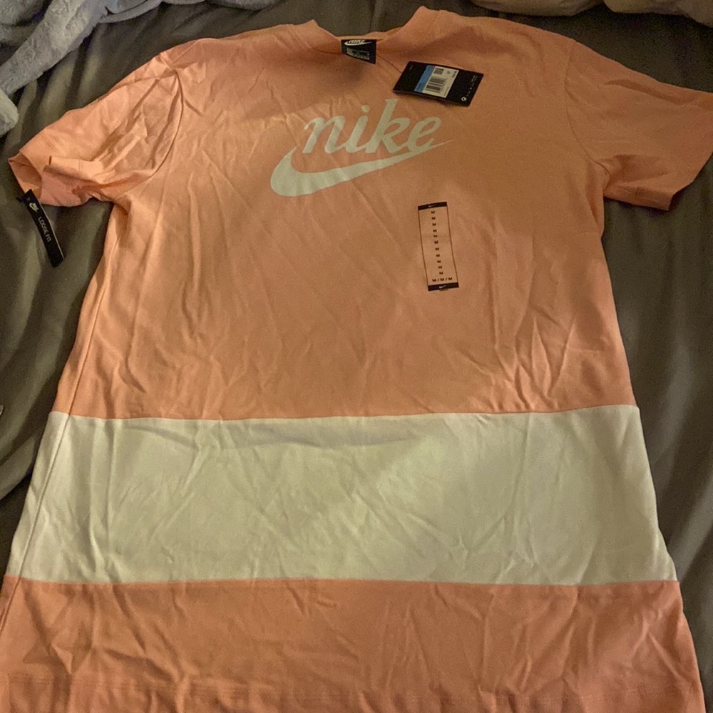 Peach & white Oversized NIKE T-shirt